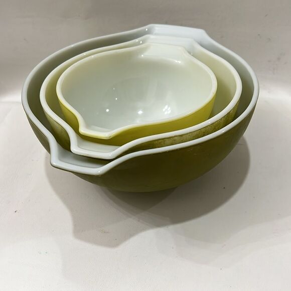 Pyrex Verde Advocada Green White Cinderella Mixing Bowl Set 3 Nesting Ovenware - Picture 3 of 17